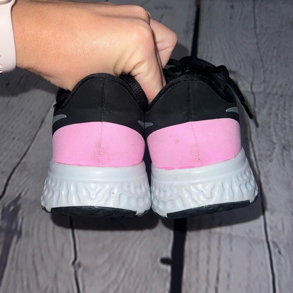 Nike Tennis Shoes - Picture 2 of 6